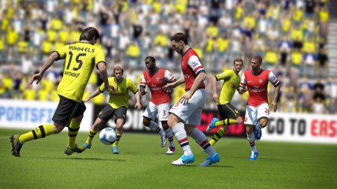 fifa13_ps3_hummels_pass_through_edit