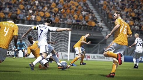 fifa14_x360_na_physical_play